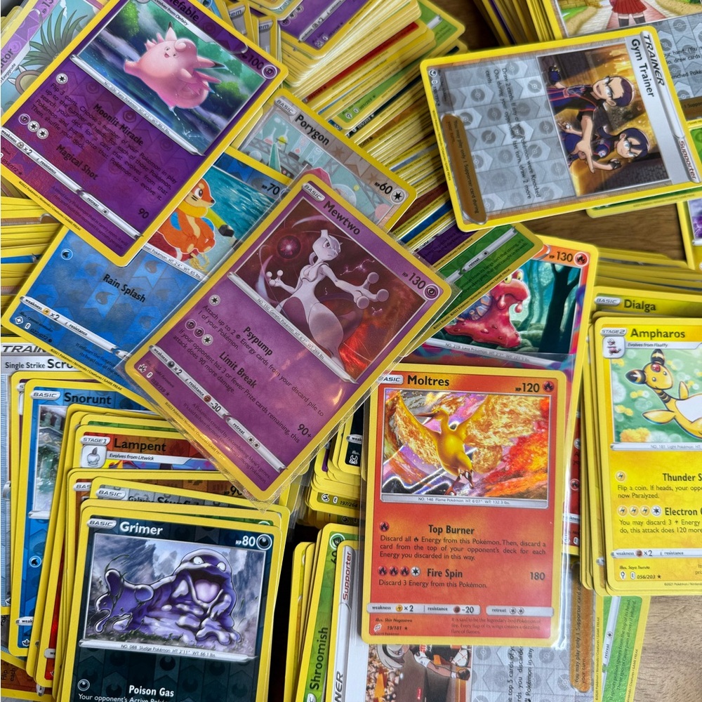Assorted Bundle of 200 Pokemon Bulk Trading Cards